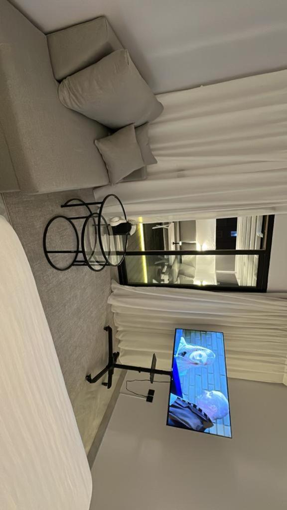 Apartment استوديو أنيق مع سطح خاص بحي الملقا Riyadh