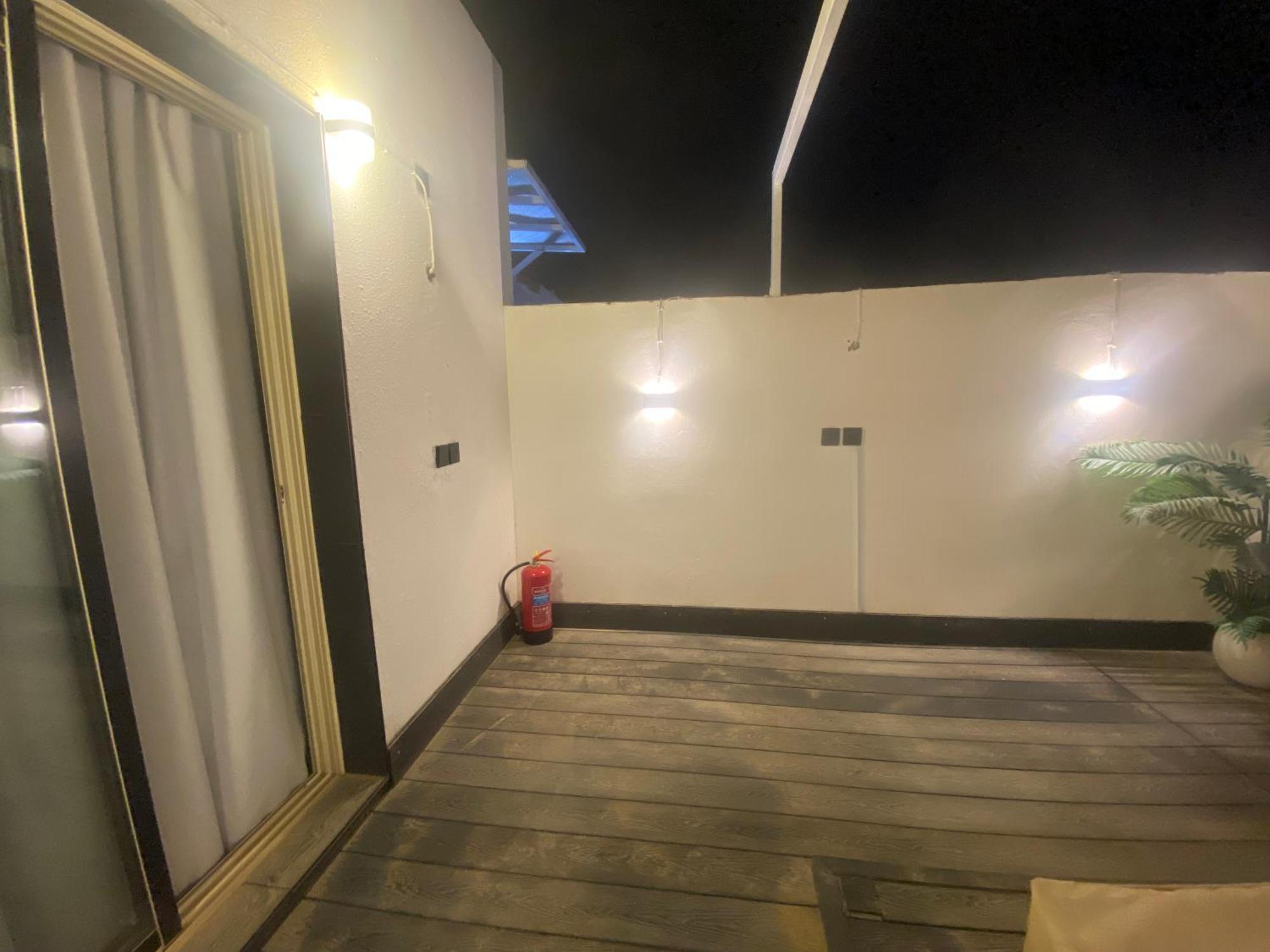 Apartment استوديو أنيق مع سطح خاص بحي الملقا *